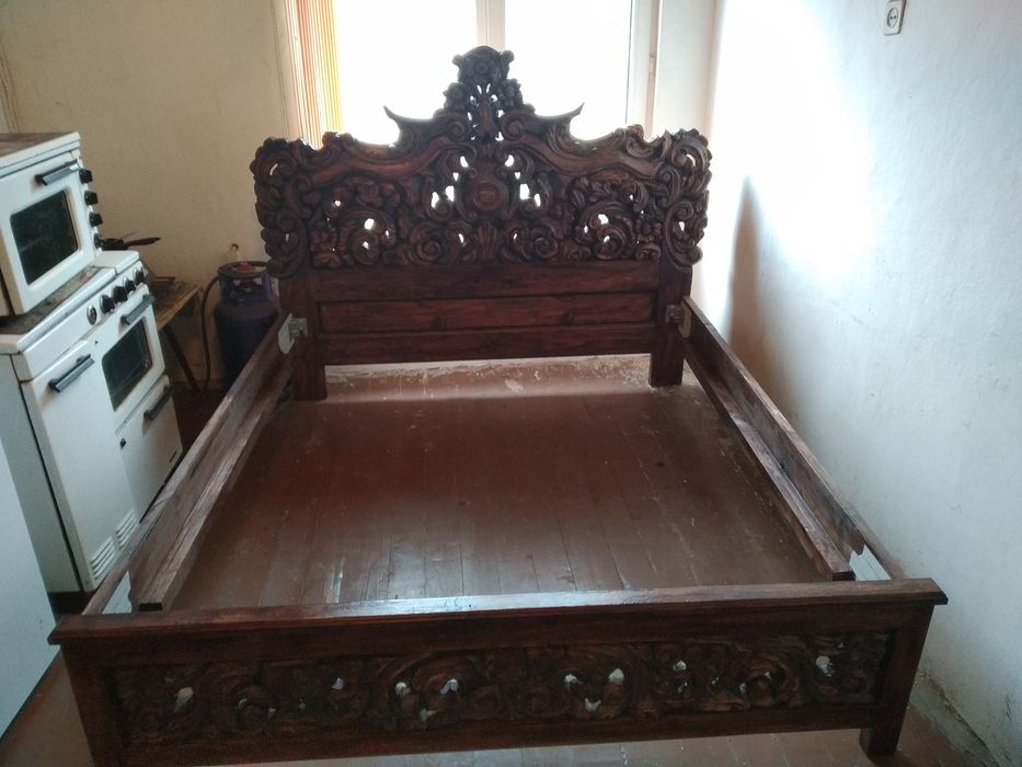 Друг модел спалня с дърворезба