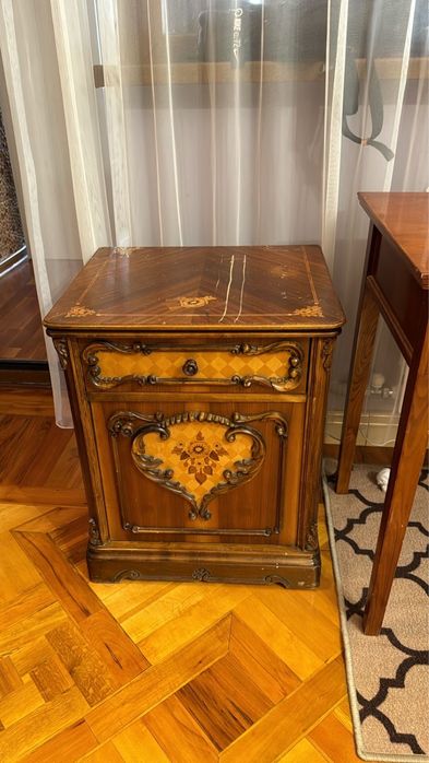 Мебель из дерева шкаф и др