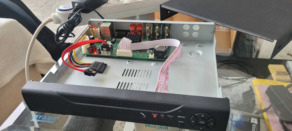 DVR analogic 4 canale H.264 / NetSurveillance Web