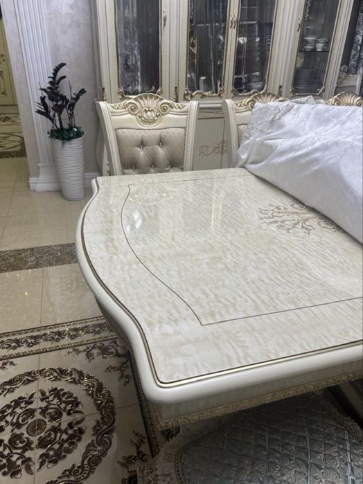 Продается стол