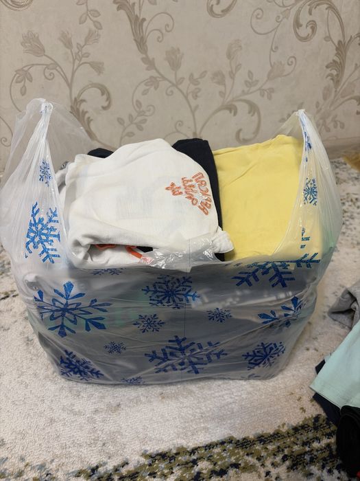 Отдам за 1кг банана детских одежд