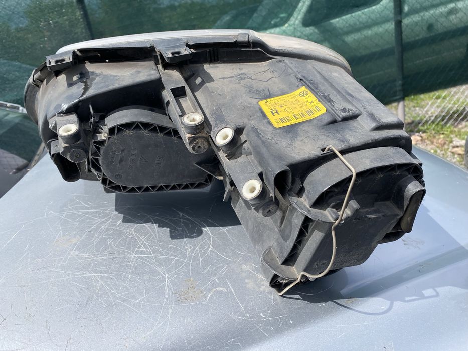 Десен фар за VW Touran 2003-2006г