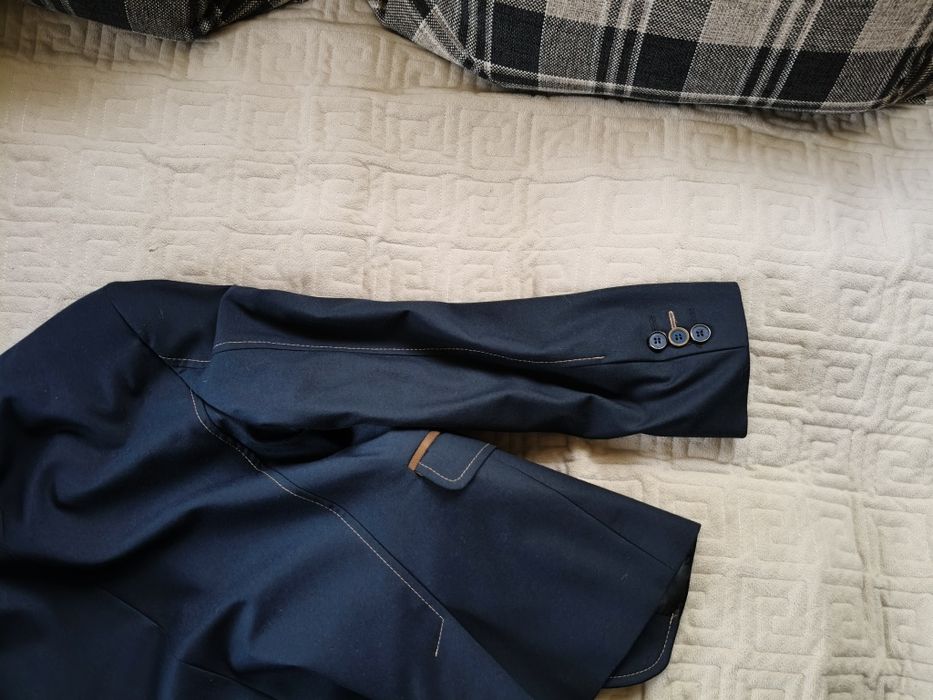 Продам школьный костюм