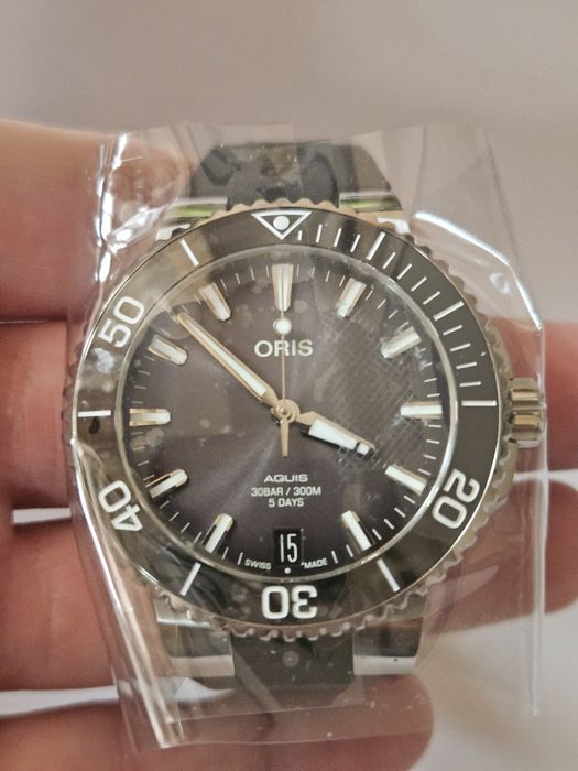 Oris Aquis Date Calibre 400 – нов, с 10 години гаранция