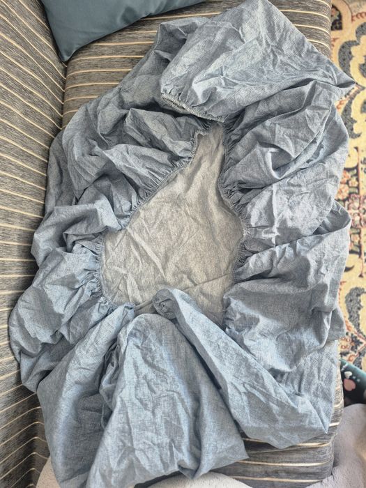 Продам новую простыню на резинке