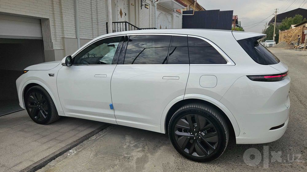 Автомобиль ЛИ 7 ультра