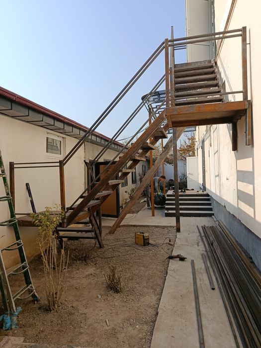 Temir zinalar, panjara, perilla, leksan va profnastildan  naveslar