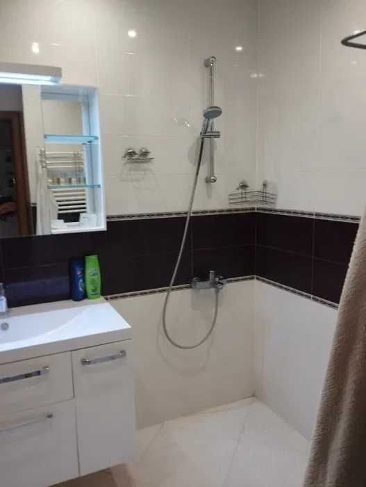 Дава се под наем Тристаен апартамент в София, Зона Б-18 - 90 кв.м за 700 € - Снимка #1