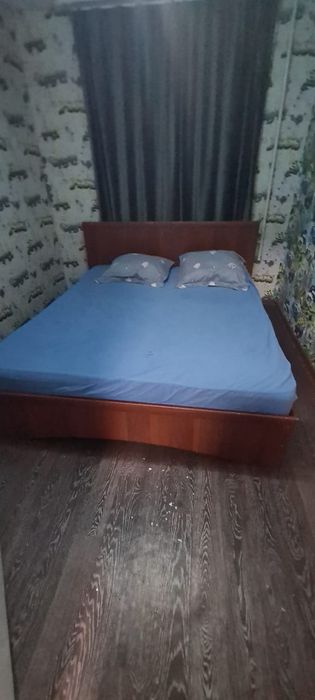 Продам кровать, шифонер, прихожку