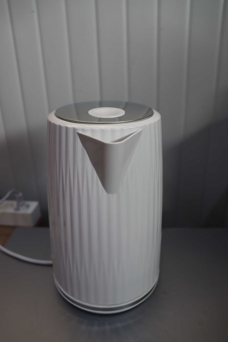 Кана Russell Hobbs Eden1.7L, осветен превключвател, Лек ДЕФЕКТ