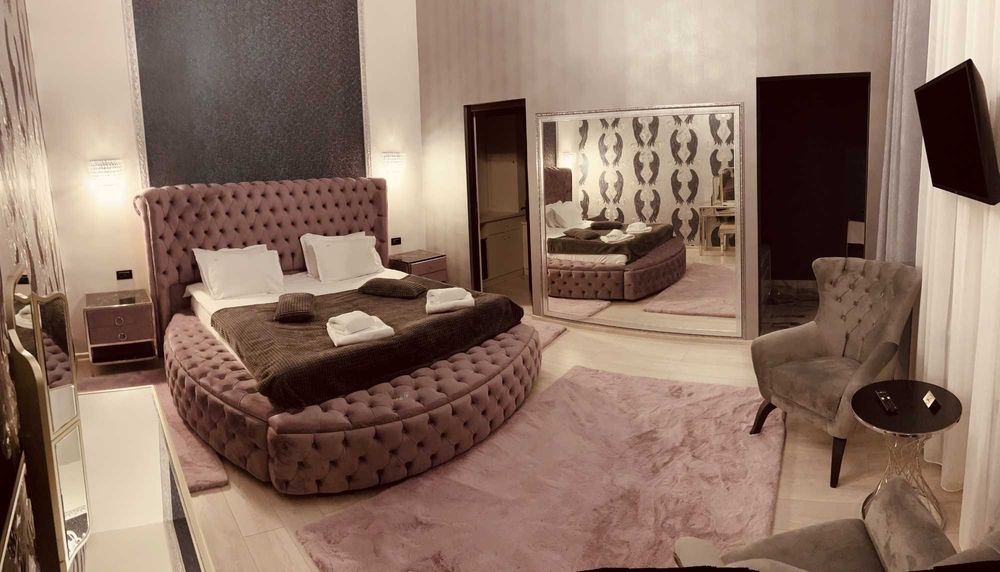 Inchiriere Camere si Apartamente cu si fara Jacuzzi in Vila