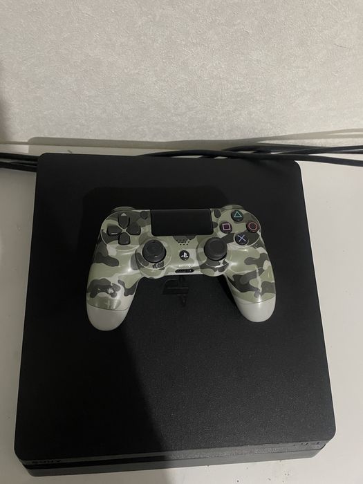 PS4 Slim 1ТБ,есть 4 игры