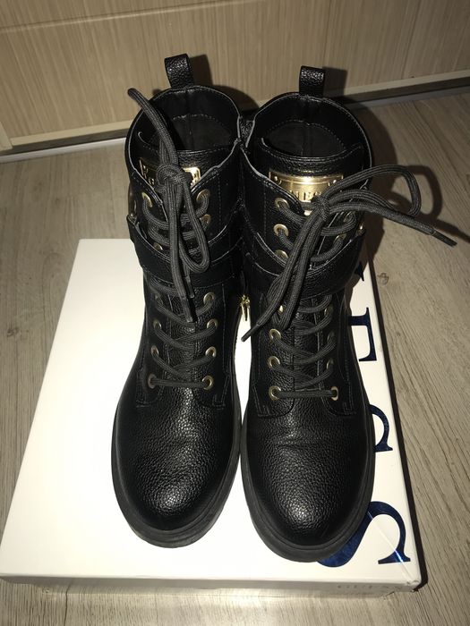 Боти Guess 39номер но са леко уголемени