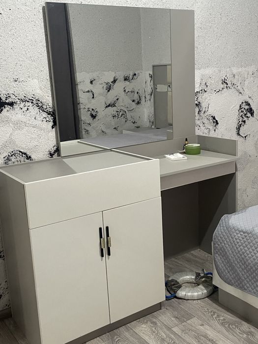 Продам шкаф кровать и тумбочку