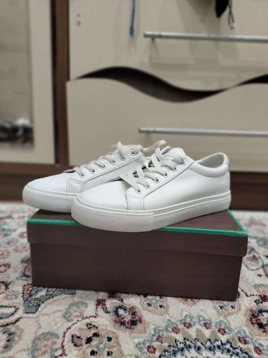 Продам белые кеды