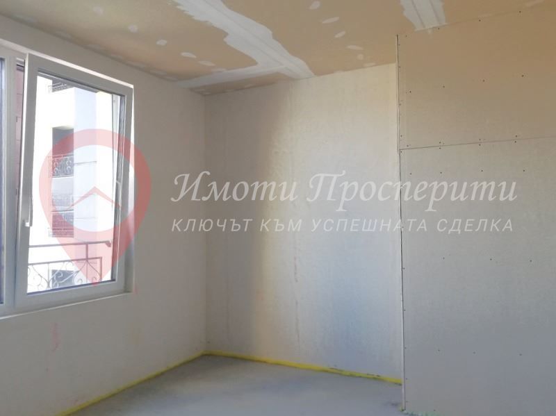 Продава се Двустаен апартамент в София, Хладилника - 70 кв.м за 3072 €/кв.м - Снимка #3