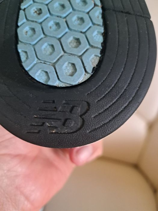 Adidasi New Balance nr 42