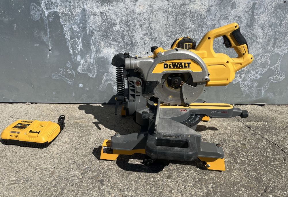Fierastrau circular cu acumulator Dewalt DCS777 54V 12Ah