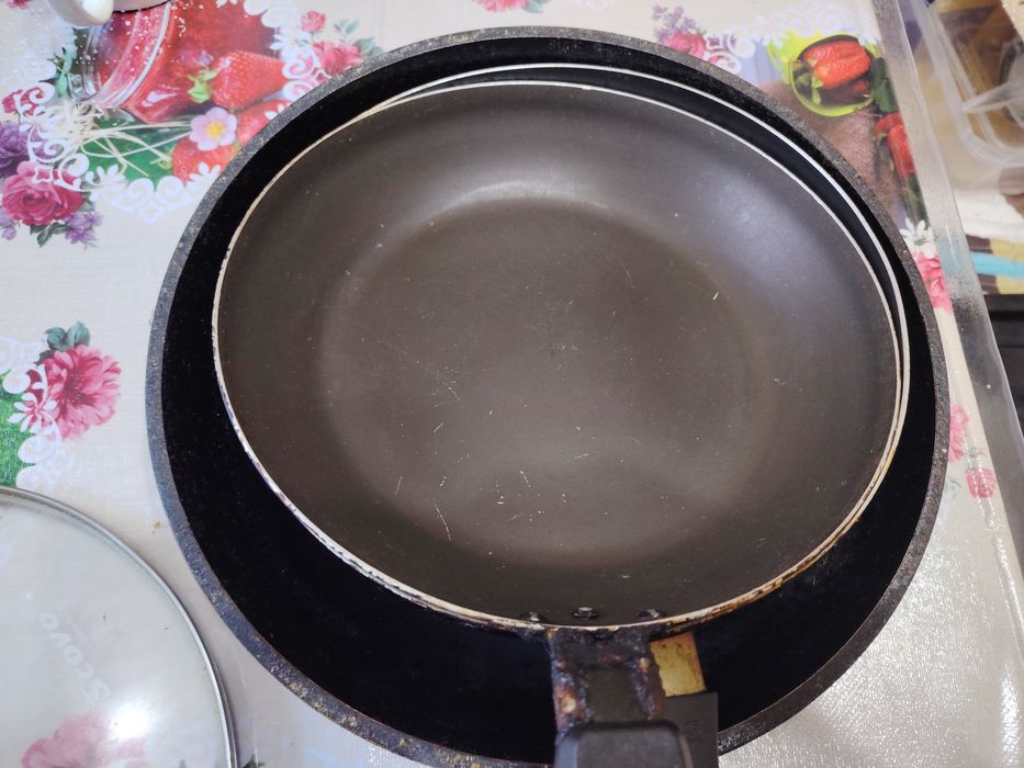 Сковородки и казан