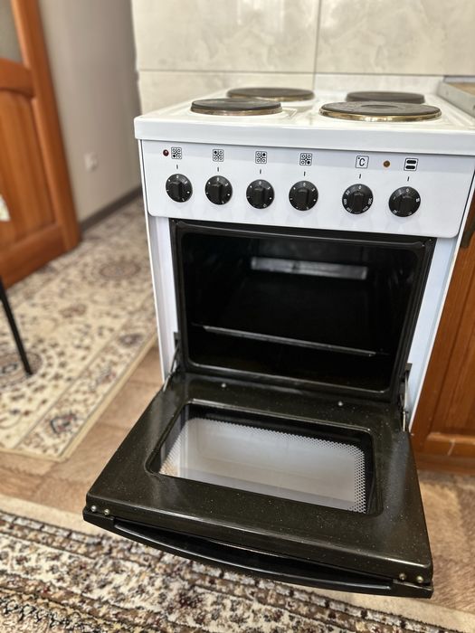 Продам кухонную электро плиту