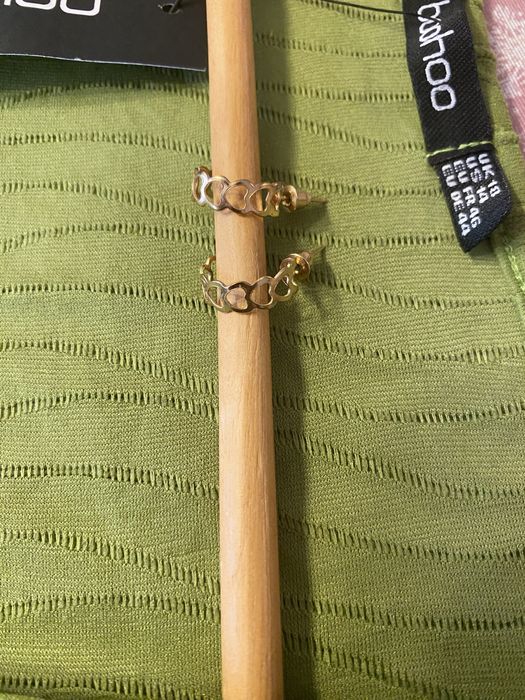 Елегантна, еластична,стягаща нова рокля Boohoo с подарък нови обеци.