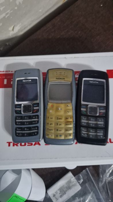 Casti sony noi sigilate si telefoane vechi