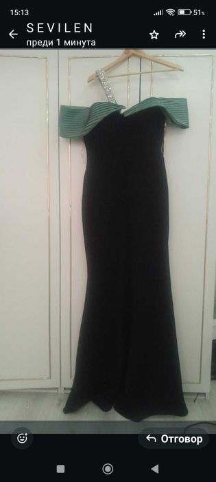 Продавам дамска рокля 44/46номер купено е скоро
