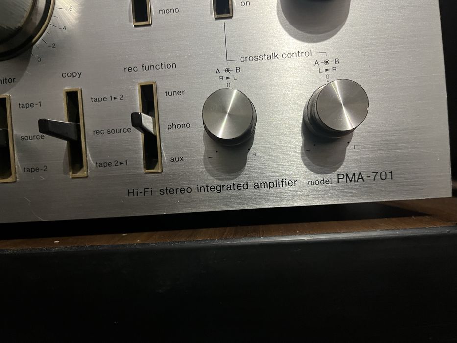 Продавам Denon PMA-701