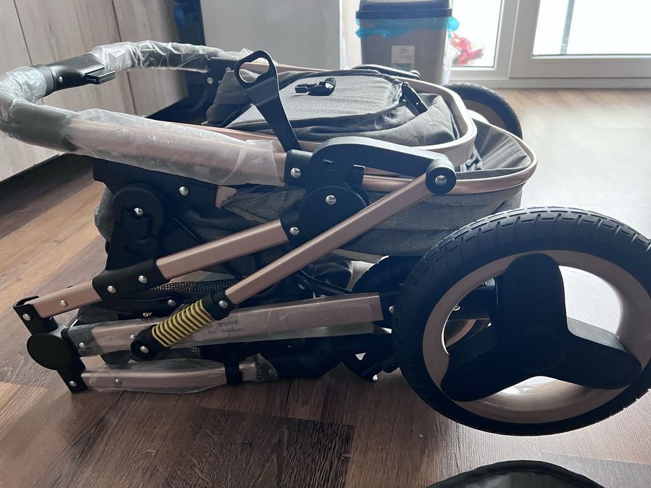 Carucior Nou Pliabil, perfect inca de la nastere