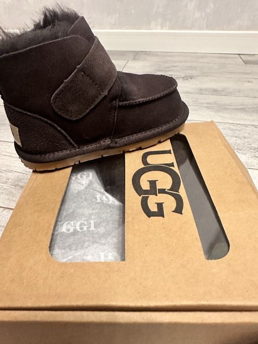 Продам Детские Теплые  угги UGG