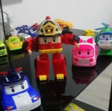 Машинки роботы  новая.