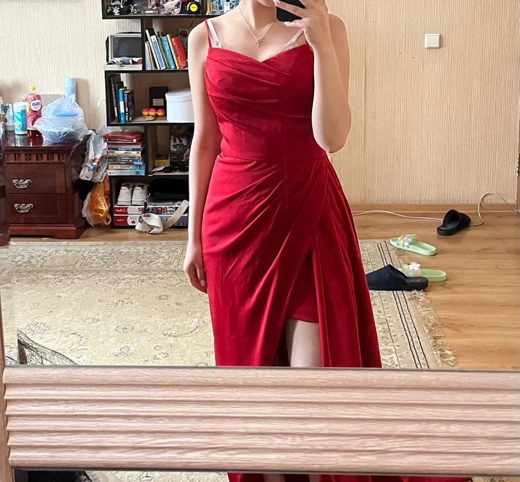 Продам женские платья