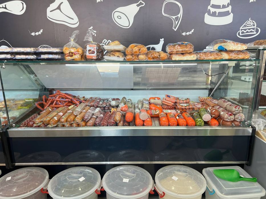 Kalbasa va kalbasa mahsulotlari uchun muzlatgich