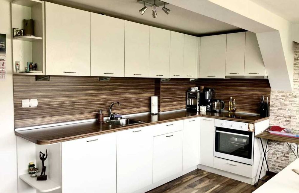 Дава се под наем Двустаен апартамент в Бургас, Център - 68 кв.м за 240 € - Снимка #1