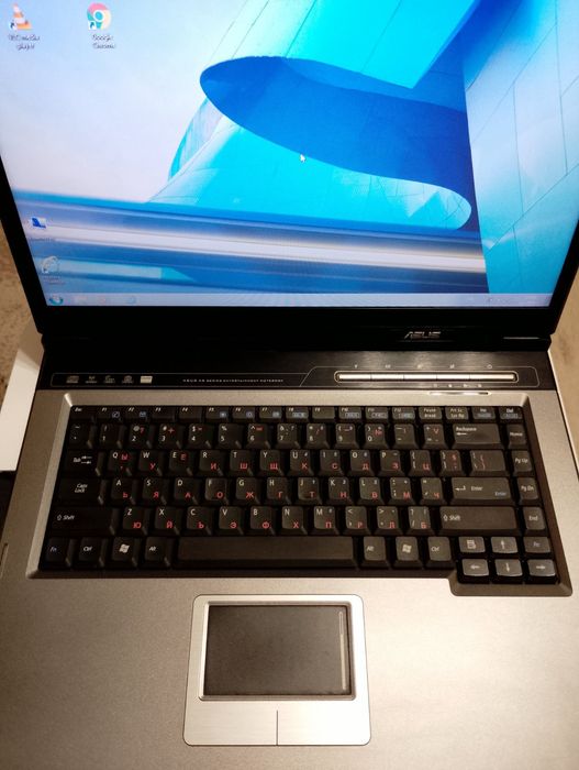 Продавам лаптоп Asus