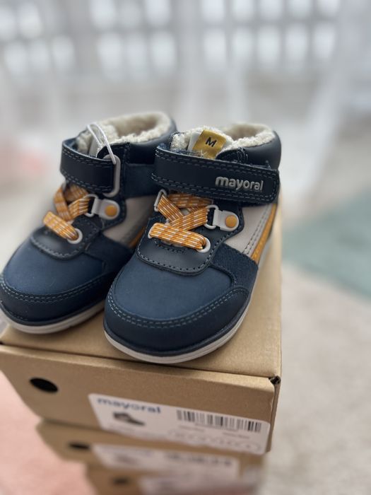 Обувки за бебе 19-21 номер Mayoral нови