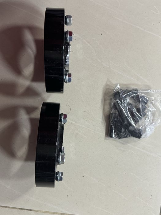 Фланци 35мм. за Mercedes G class с централен отвор 84.1мм. 5х130