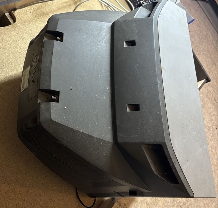 Два телевизора работающие