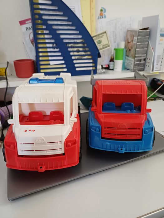 Masinute rezistente ambulanta si camion