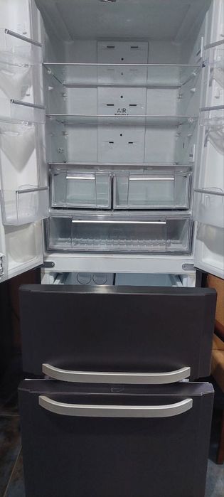 Холодильник  hotpoint ariston.