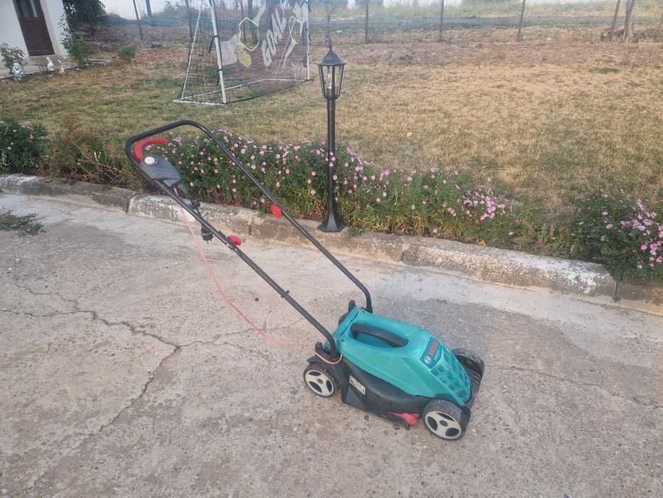 Bosch косачка rotak 32