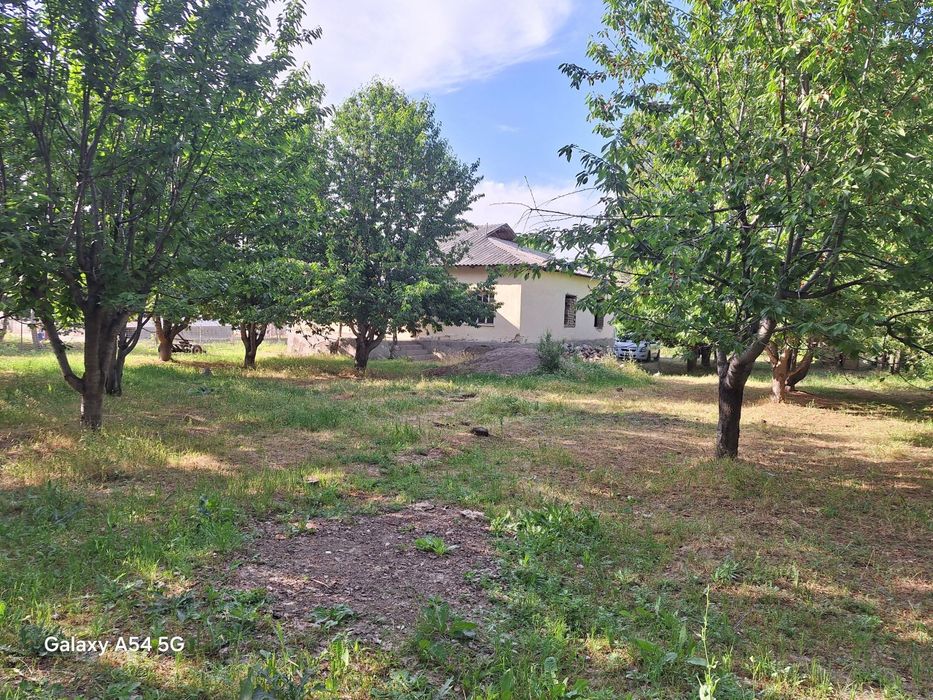 Тезлик билан 6 хонали 15 сотик участка сотилади