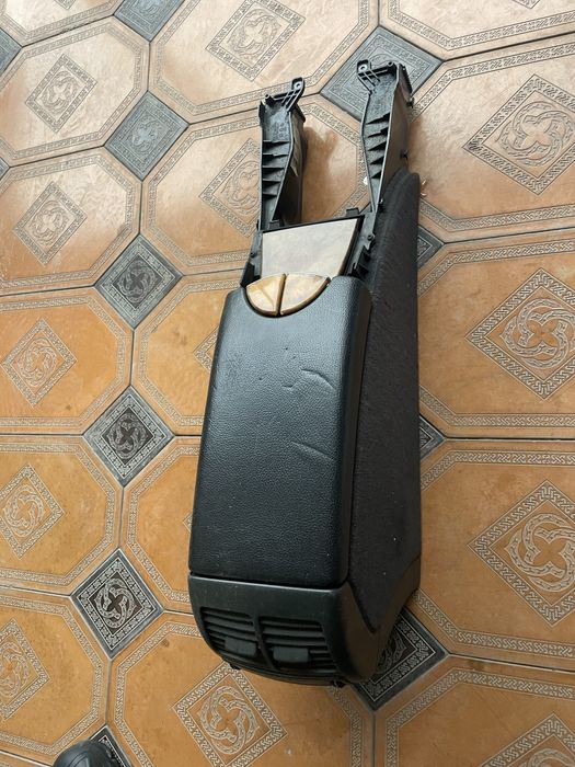 Подлокотник на mercedes w211