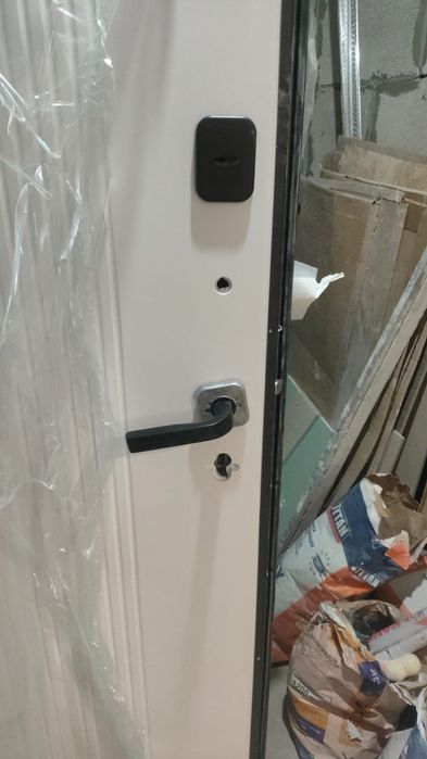 Установка электронных замков.