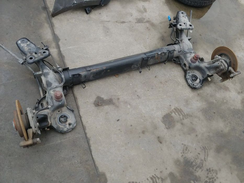 punte spate   1.2 vti 8f02 peugeot 208 2015