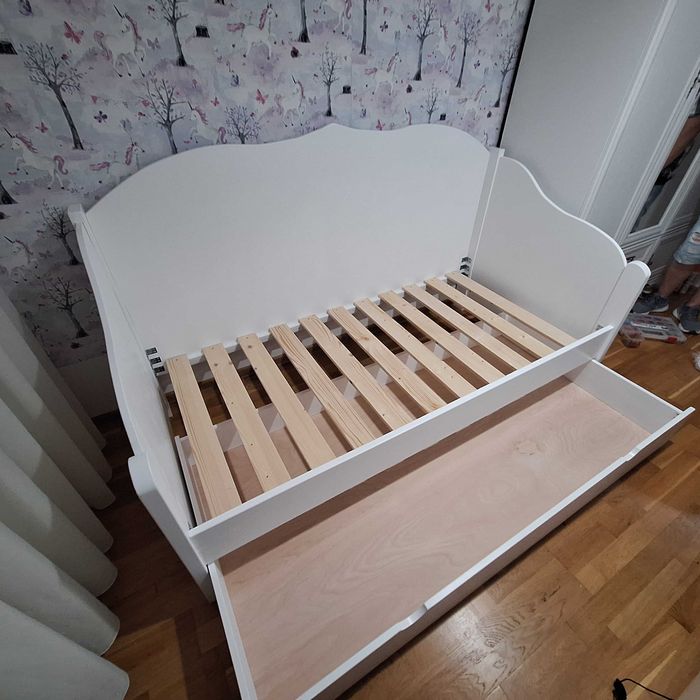 TRANSPORT GRATUIT.Pat din lemn masiv cu spatiu pt.depozitare.Cod 123