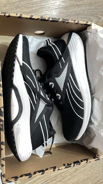 Кроссовки новые.