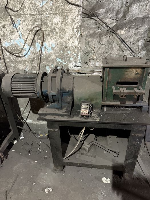 Молот , станок для ковки