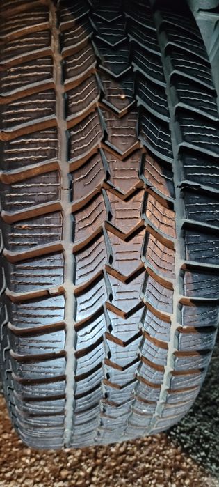 Vând 2 anvelope Debica iarna 205 55 16