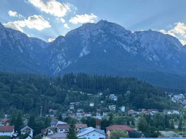 Oportunitate: de închiriat - Apartament CU VEDERE SUPERBĂ LA MUNTE